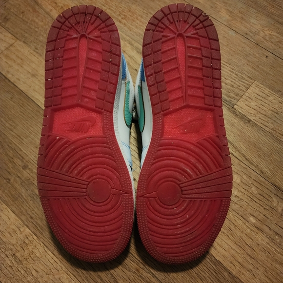 Air Jordan 1 Low SE Blue Gradient - Picture 7 of 7